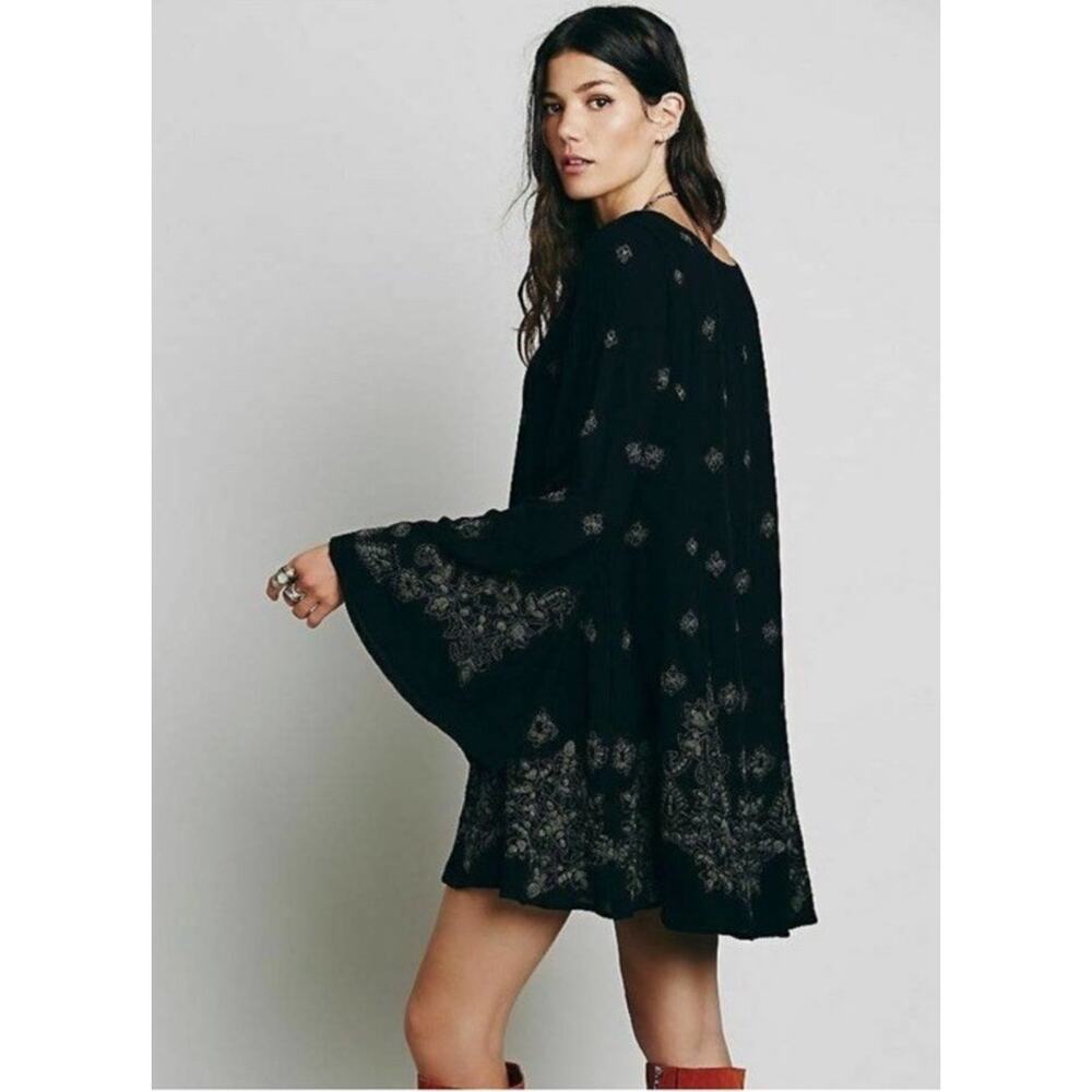 Free People Sz SP Black V Neck Boho Long sleeve Whimsigoth Witchy Dress